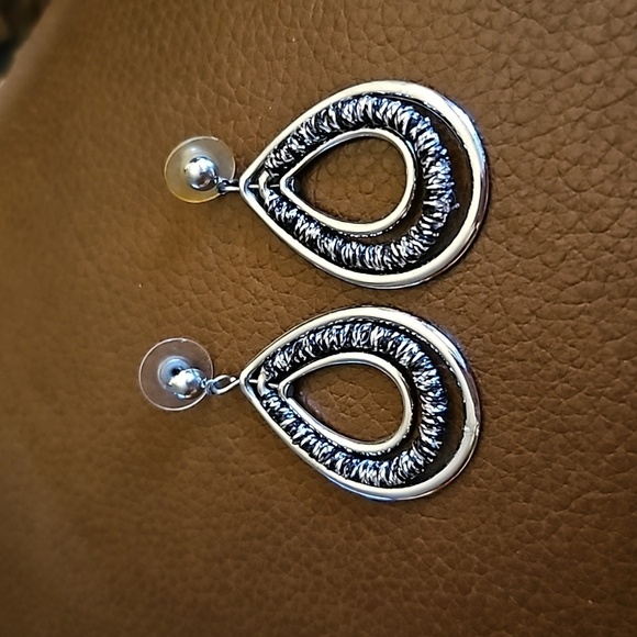 Vintage Metallic Triple Teardrop Spinning Orbital Dangle Post Earrings - Picture 2 of 3